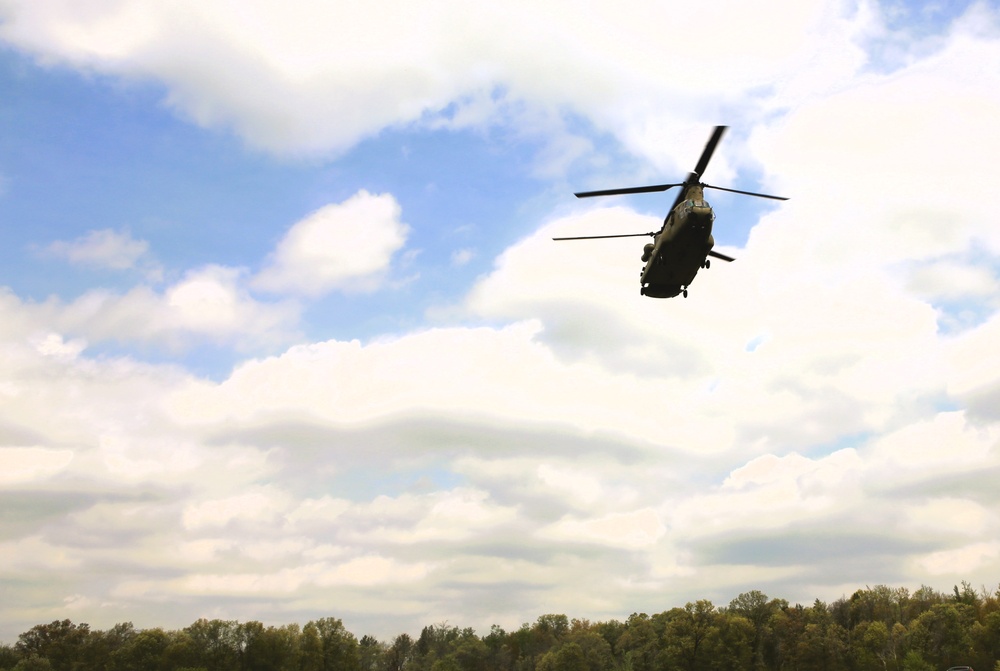 CH-47 Chinook crew helps Army Reserve competitors for Best Squad competition at Fort McCoy