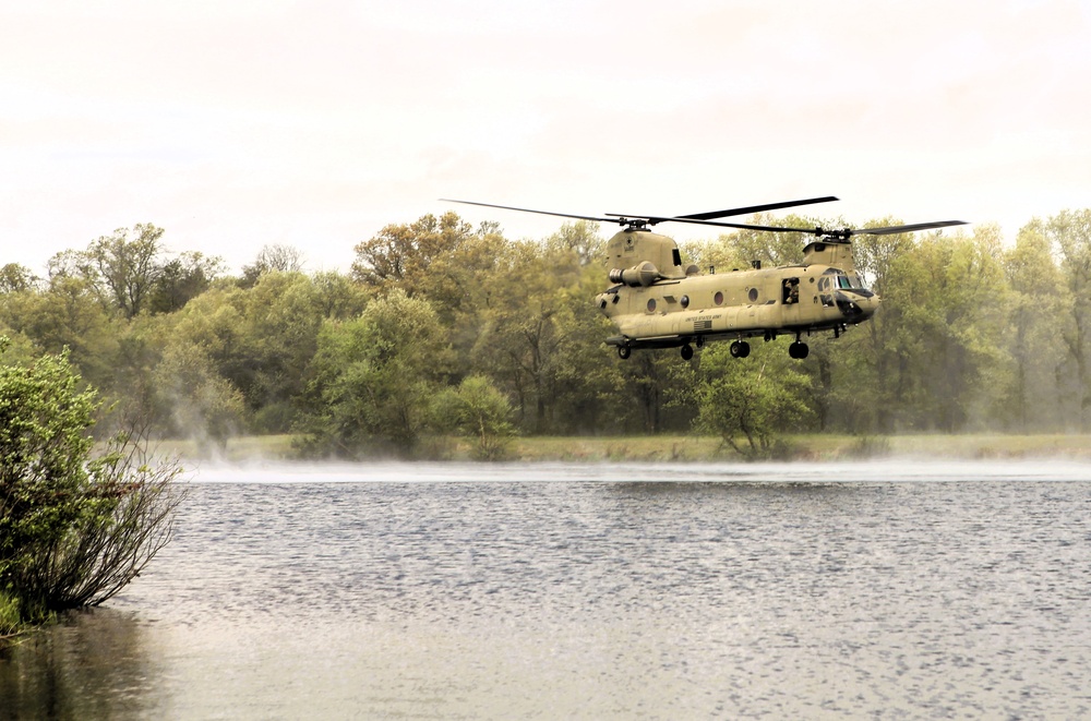 CH-47 Chinook crew helps Army Reserve competitors for Best Squad competition at Fort McCoy