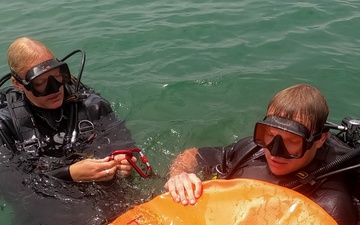 Swim, Float, Dive: 7th ESB EOD Dive Team begins SCUBA training