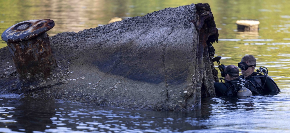 MDSU-1 divers collect USS Arizona platform samples