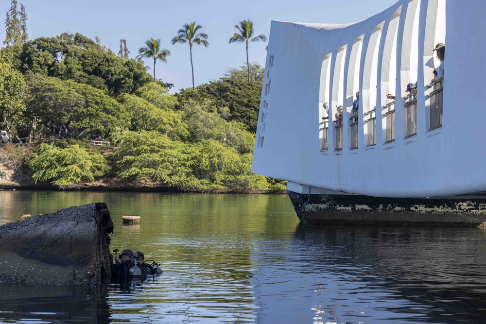 MDSU-1 divers collect USS Arizona platform samples