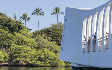 MDSU-1 divers collect USS Arizona platform samples