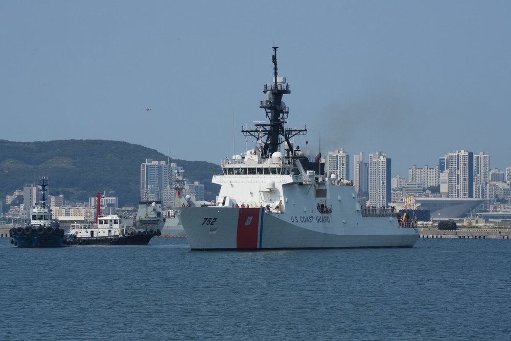 USCGC Stratton Arrives at CNFK