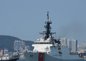 USCGC Stratton Arrives at CNFK