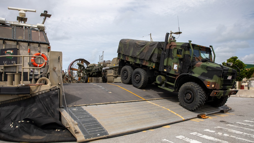 U.S. Marines and Sailors Support 31st MEU Onload