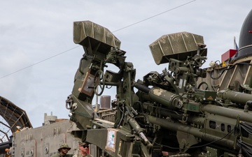 U.S. Marines and Sailors Support 31st MEU Onload