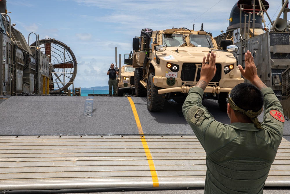 U.S. Marines and Sailors Support 31st MEU Onload