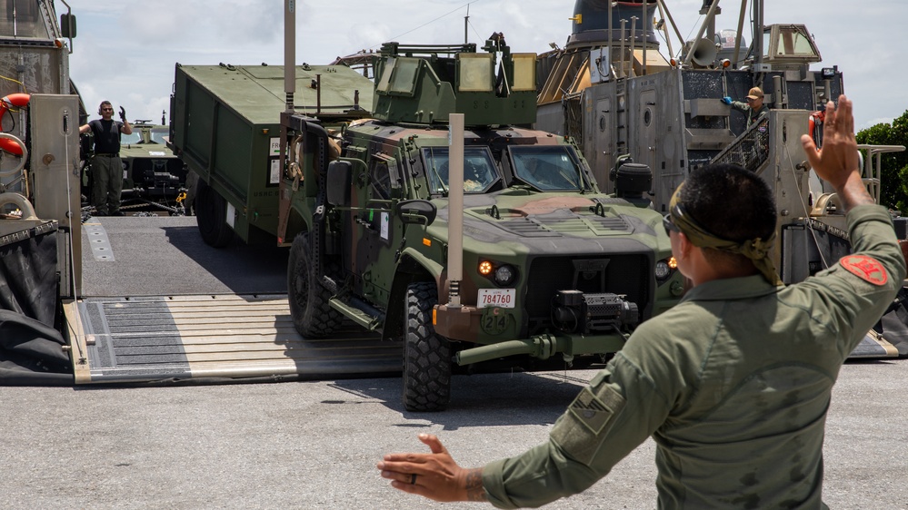 U.S. Marines and Sailors Support 31st MEU Onload