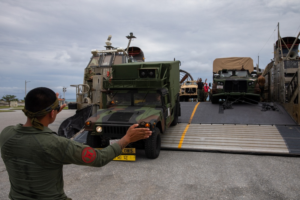 U.S. Marines and Sailors Support 31st MEU Onload