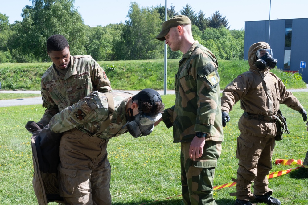 426th ABS enhances readiness through CBRN training with Norwegian military