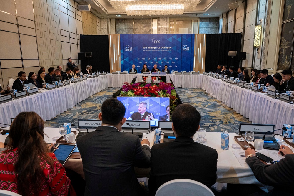 U.S. Indo-Pacific Commander Travels to Singapore, Participates in Shangri-La Dialogue