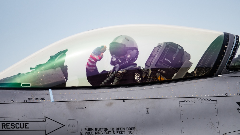 PACAF F-16 Demo Team conducts final flight after 30 years of enhancing U.S. relations worldwide