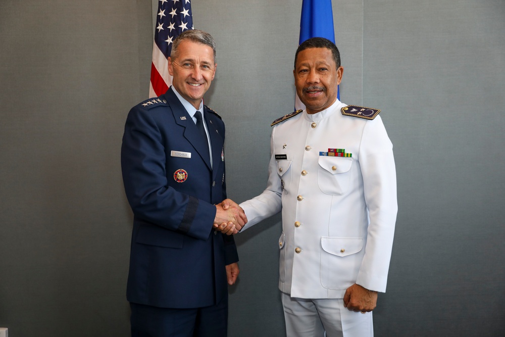 Nordhaus conducts bilateral engagement with Cabo Verde's military leader