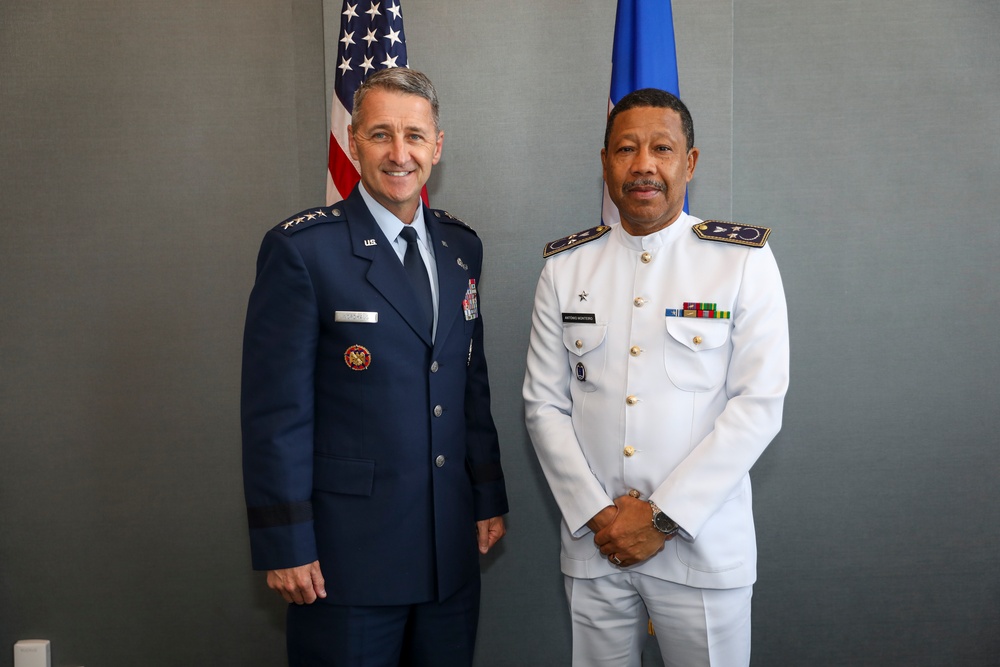 Nordhaus conducts bilateral engagement with Cabo Verde's military leader