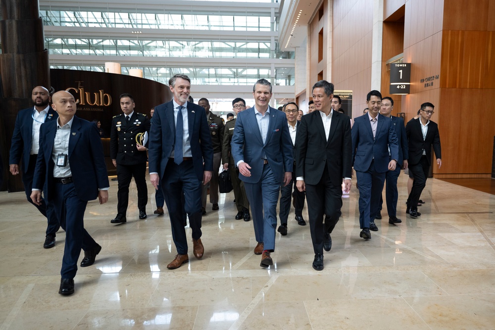 SD Participates in Troop PT, Meets with Singapore's PM, Other Foreign Counterparts in Singapore