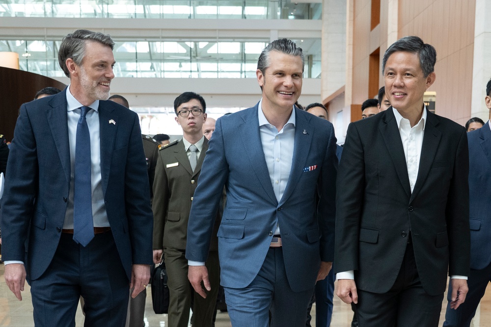Singaporean Minister of Defense Chan Chun Sing hosts Secretary of Defense Pete Hegseth at the Marina Bay Sands, Singapore, May 30, 2025. (DoD photo by U.S. Navy Petty Officer 1st Class Alexander Kubitza)