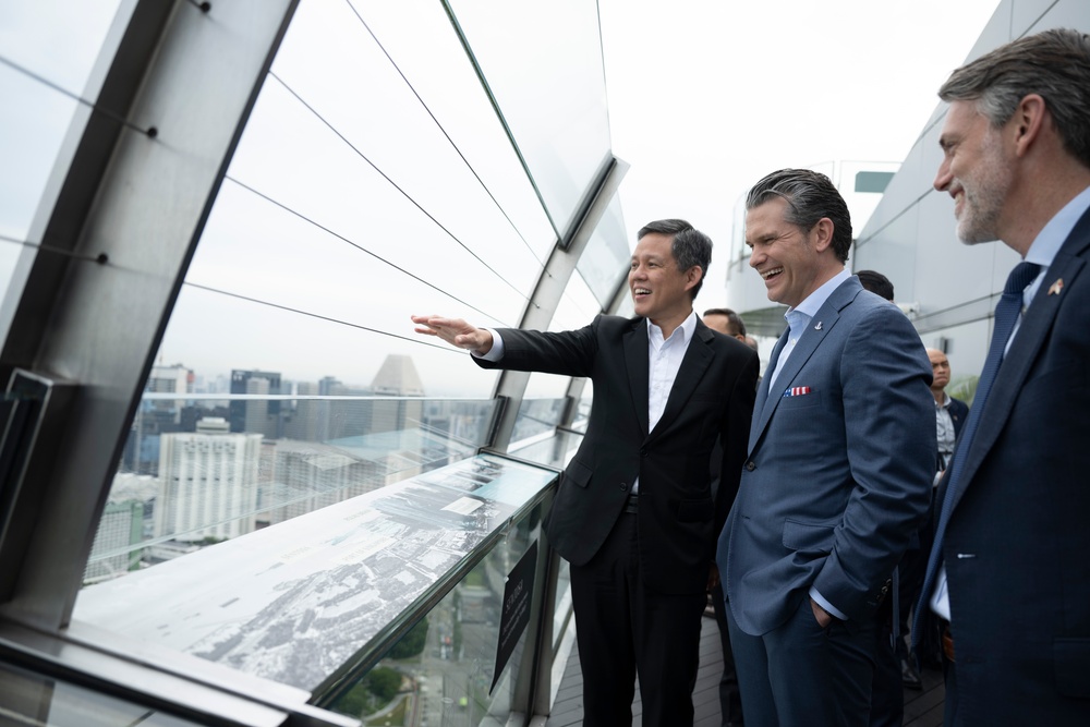 SD Participates in Troop PT, Meets with Singapore's PM, Other Foreign Counterparts in Singapore