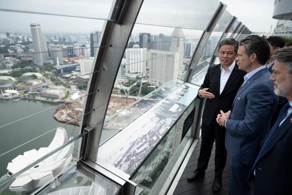SD Participates in Troop PT, Meets with Singapore's PM, Other Foreign Counterparts in Singapore