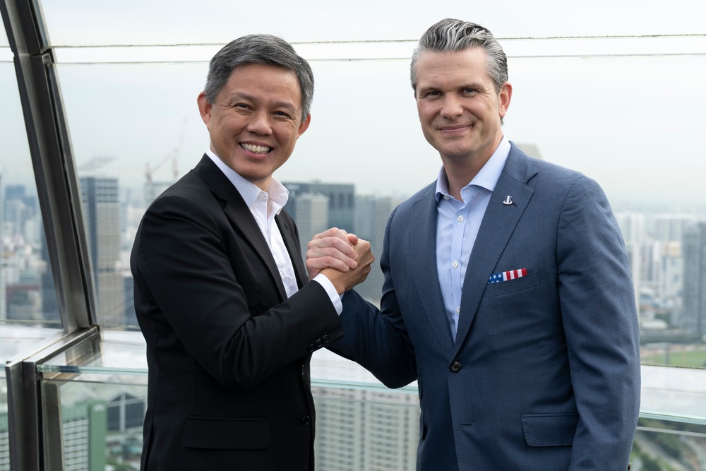 SD Participates in Troop PT, Meets with Singapore's PM, Other Foreign Counterparts in Singapore