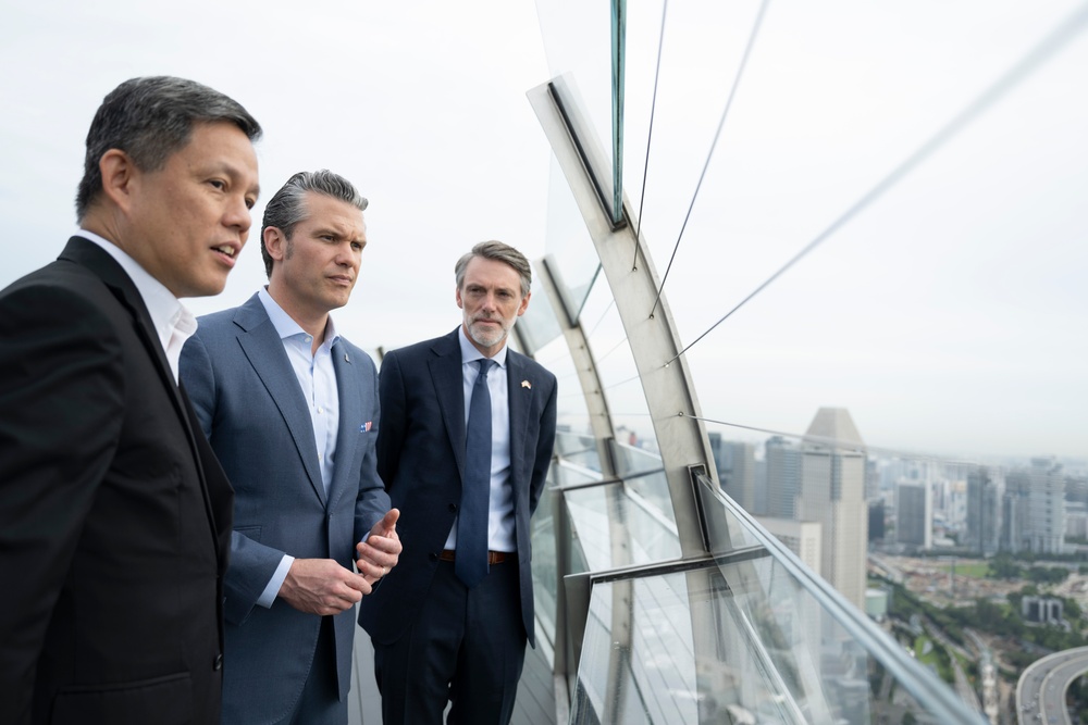 SD Participates in Troop PT, Meets with Singapore's PM, Other Foreign Counterparts in Singapore