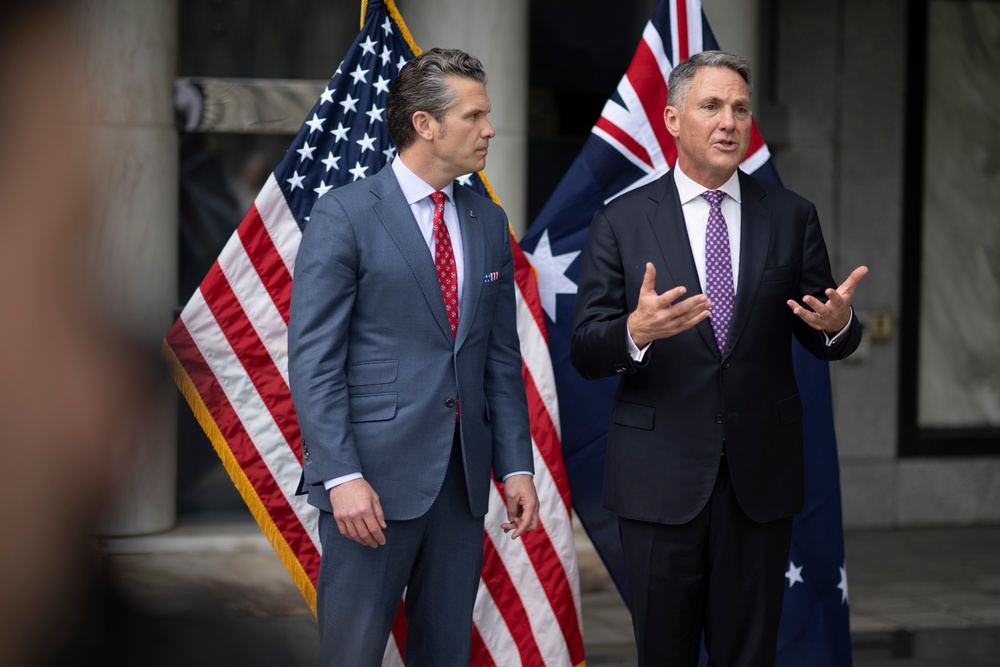 SD Participates in Troop PT, Meets with Singapore's PM, Other Foreign Counterparts in Singapore