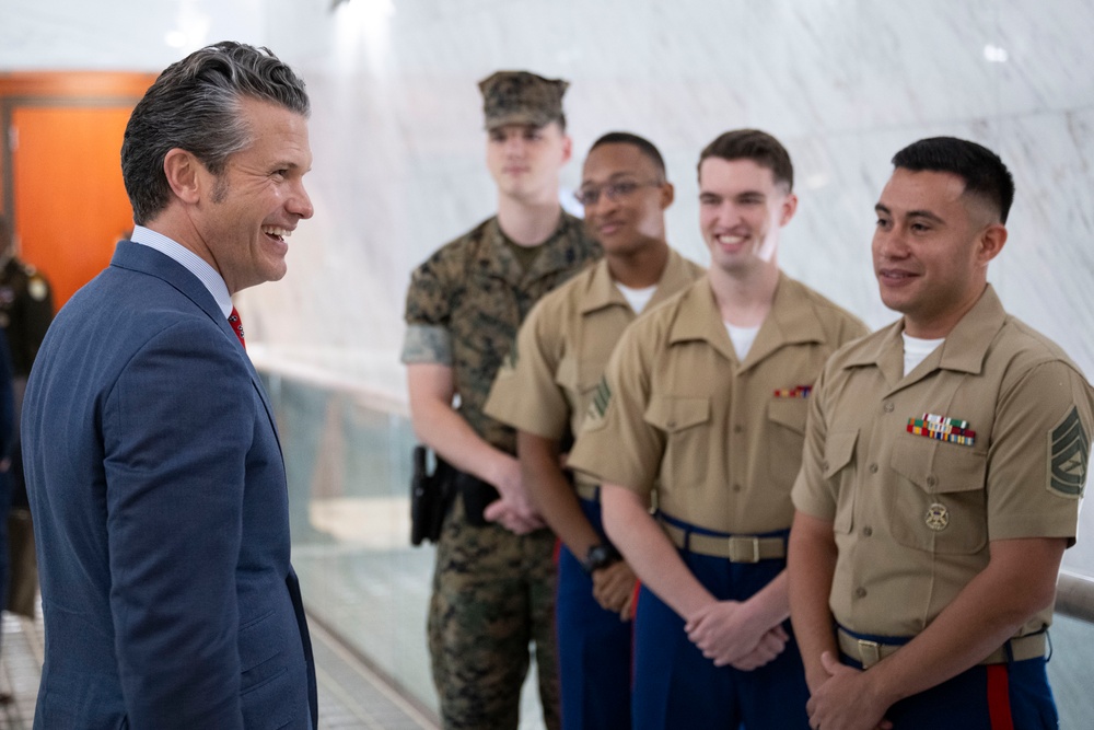 SD Participates in Troop PT, Meets with Singapore's PM, Other Foreign Counterparts in Singapore