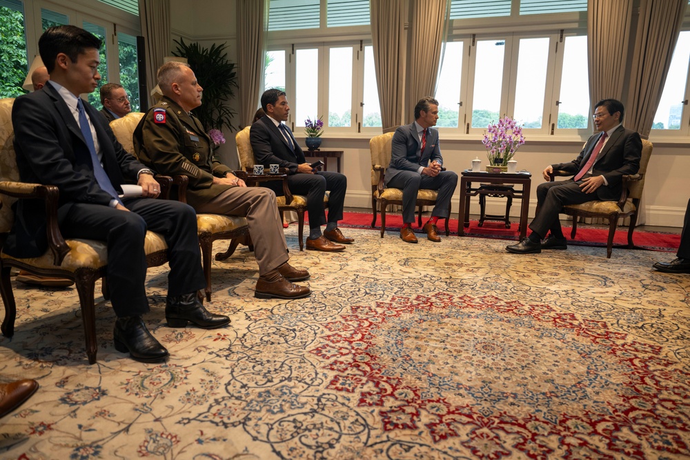 SD Participates in Troop PT, Meets with Singapore's PM, Other Foreign Counterparts in Singapore