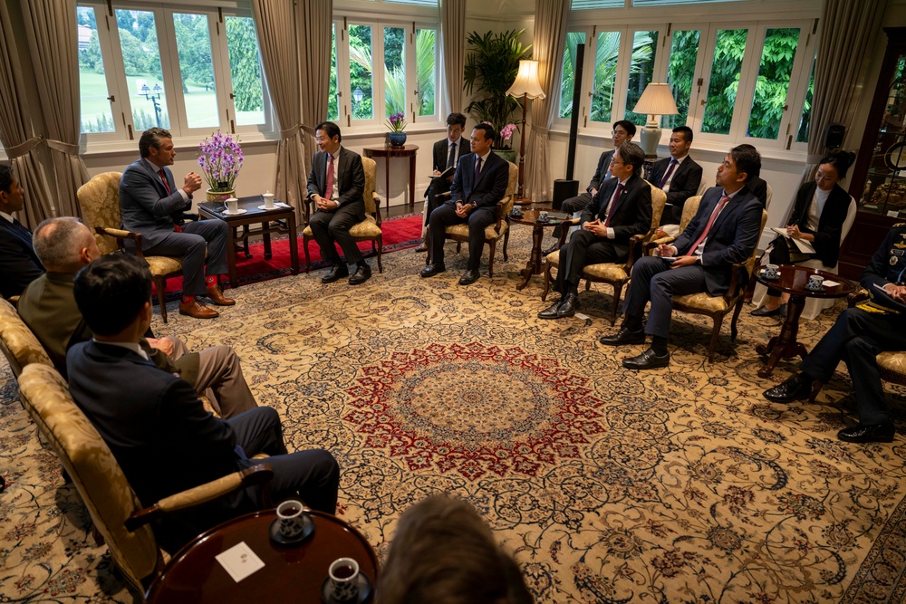 SD Participates in Troop PT, Meets with Singapore's PM, Other Foreign Counterparts in Singapore