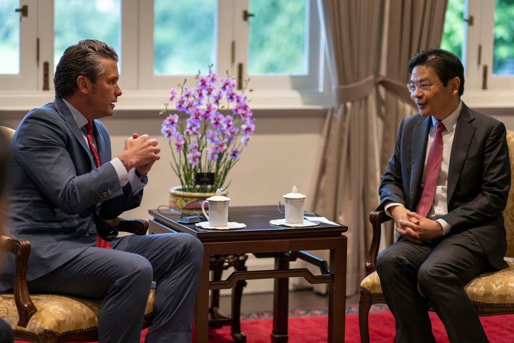 SD Participates in Troop PT, Meets with Singapore's PM, Other Foreign Counterparts in Singapore
