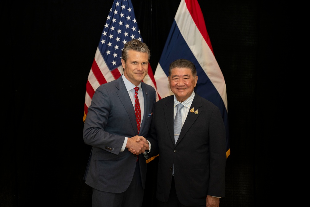 SD Participates in Troop PT, Meets with Singapore's PM, Other Foreign Counterparts in Singapore