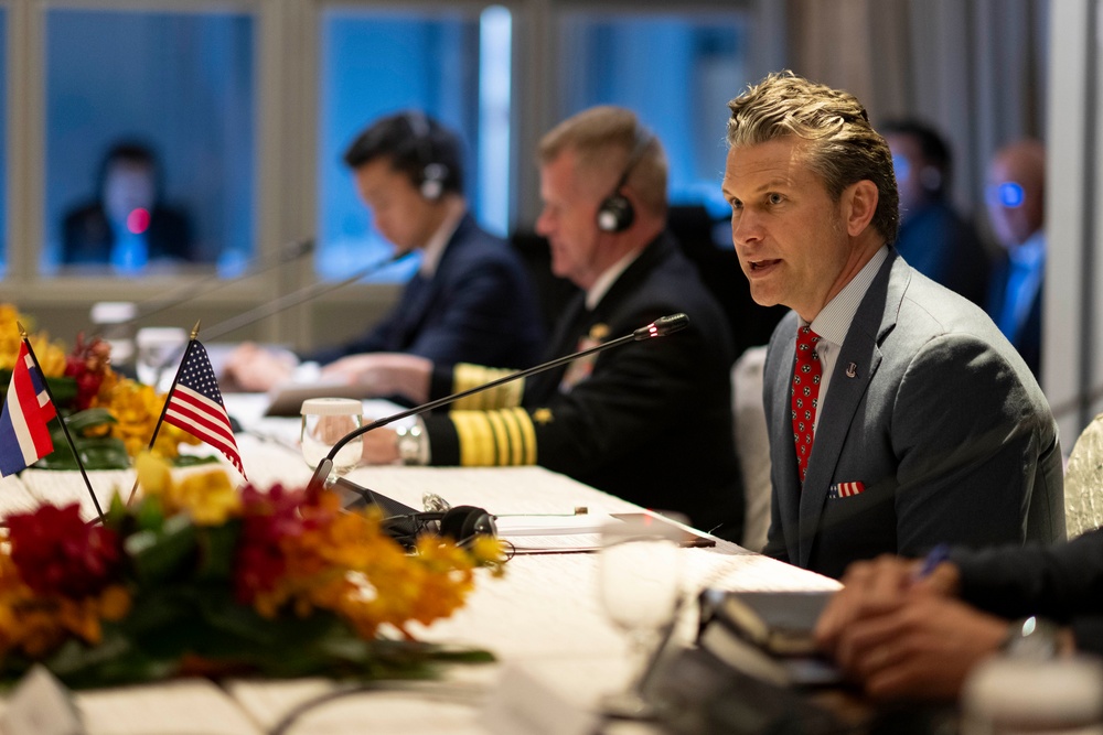 SD Participates in Troop PT, Meets with Singapore's PM, Other Foreign Counterparts in Singapore