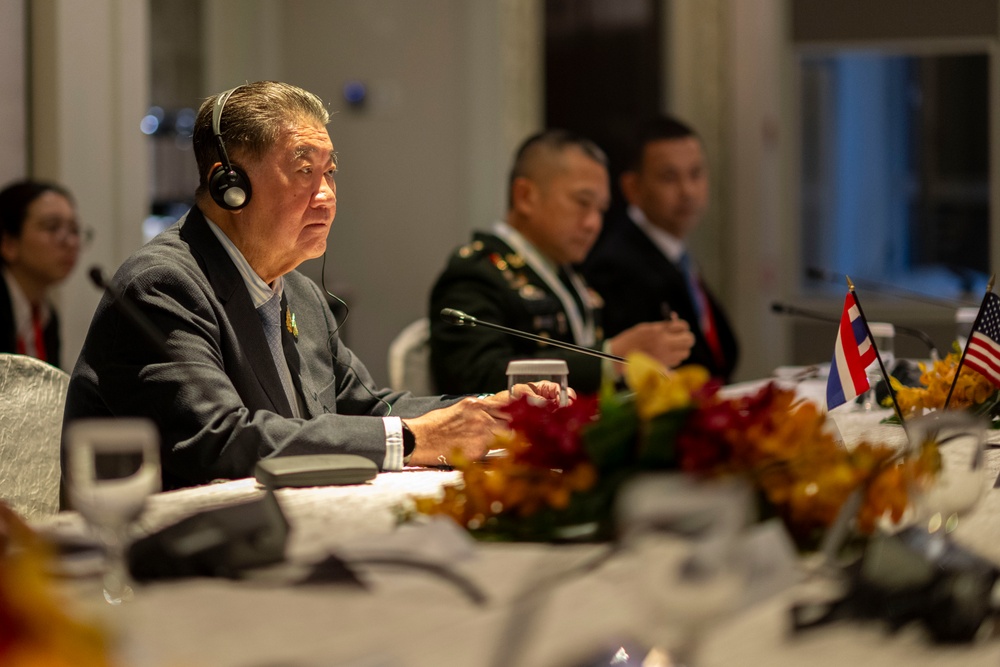SD Participates in Troop PT, Meets with Singapore's PM, Other Foreign Counterparts in Singapore
