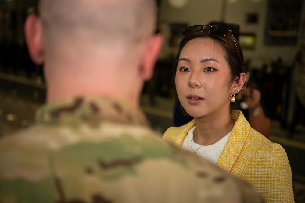 Congressional Staffers Visit AUAB