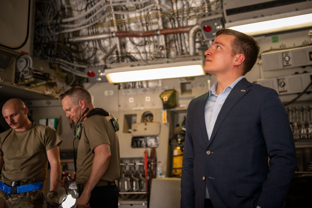 Congressional Staffers Visit AUAB