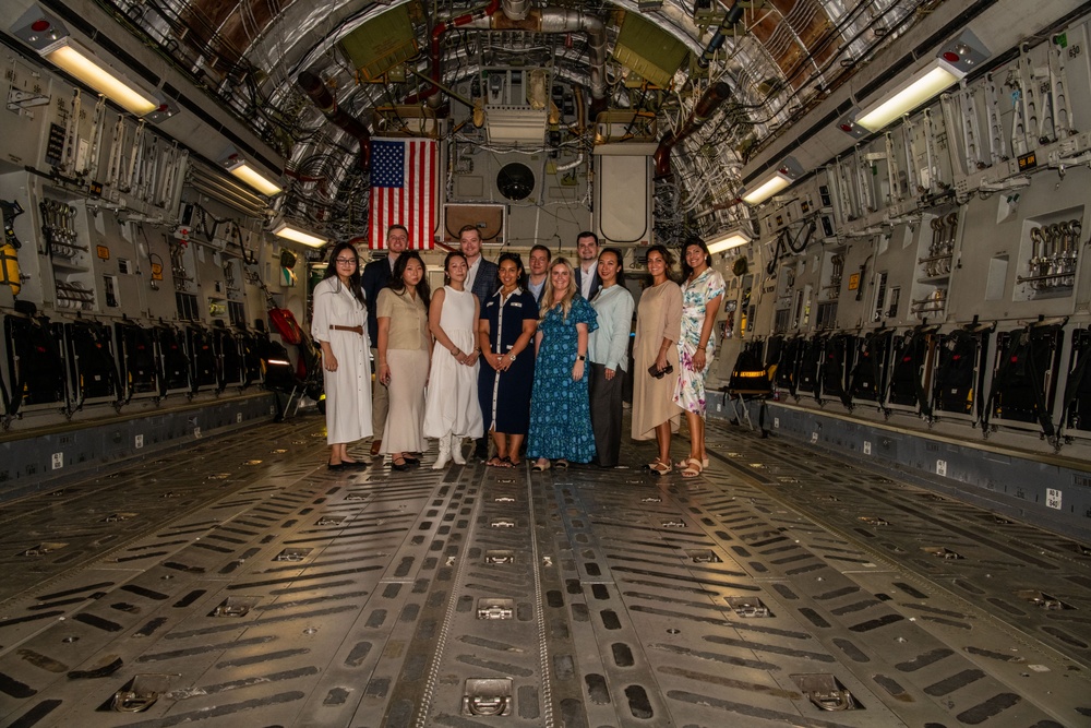 Congressional Staffers Visit AUAB