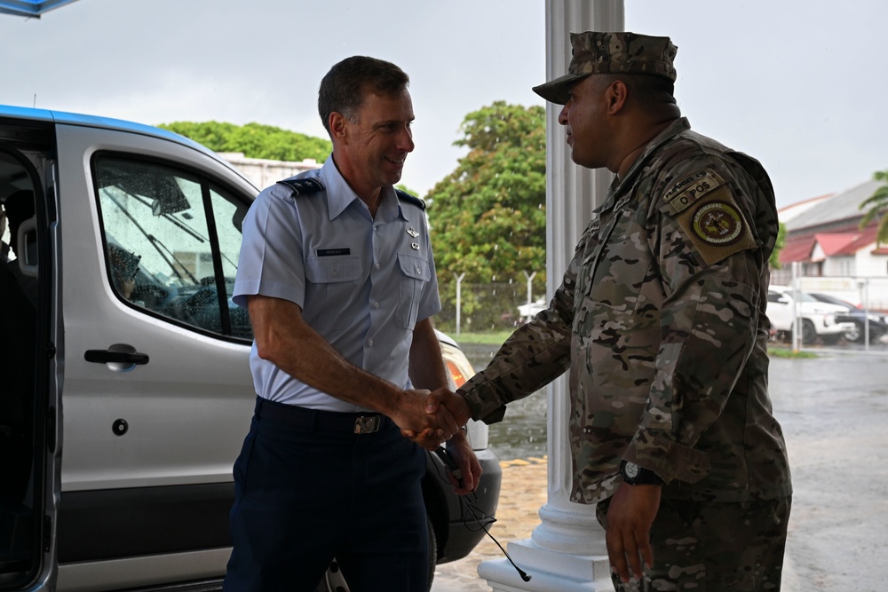 AFSOUTH Commander visits Panama