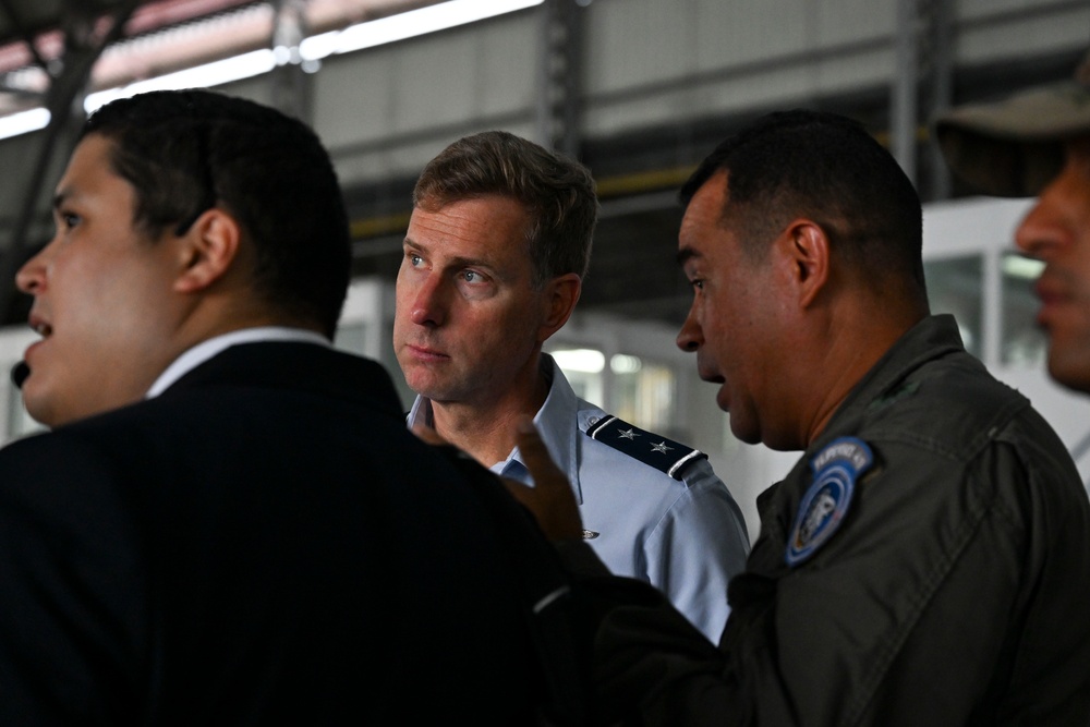 AFSOUTH Commander visits Panama