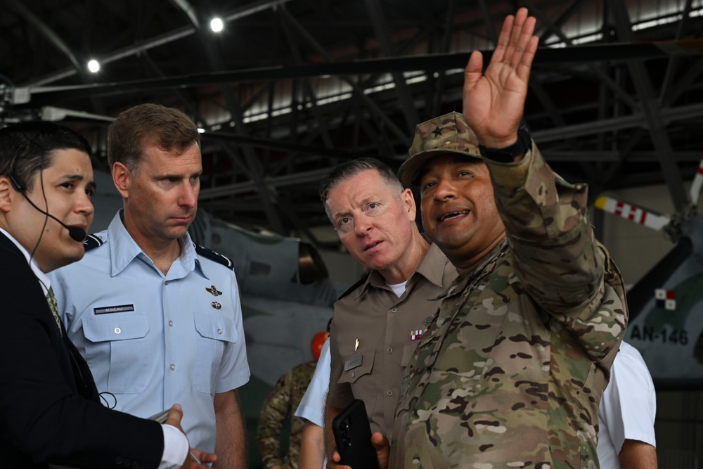 AFSOUTH Commander visits Panama