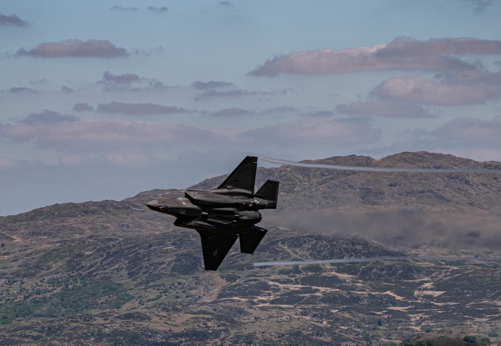 F-35s conduct low-level training in Wales
