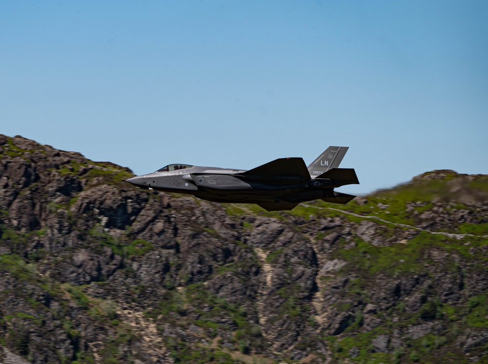 F-35s conduct low-level training in Wales