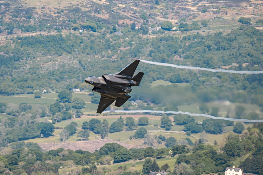 F-35s conduct low-level training in Wales