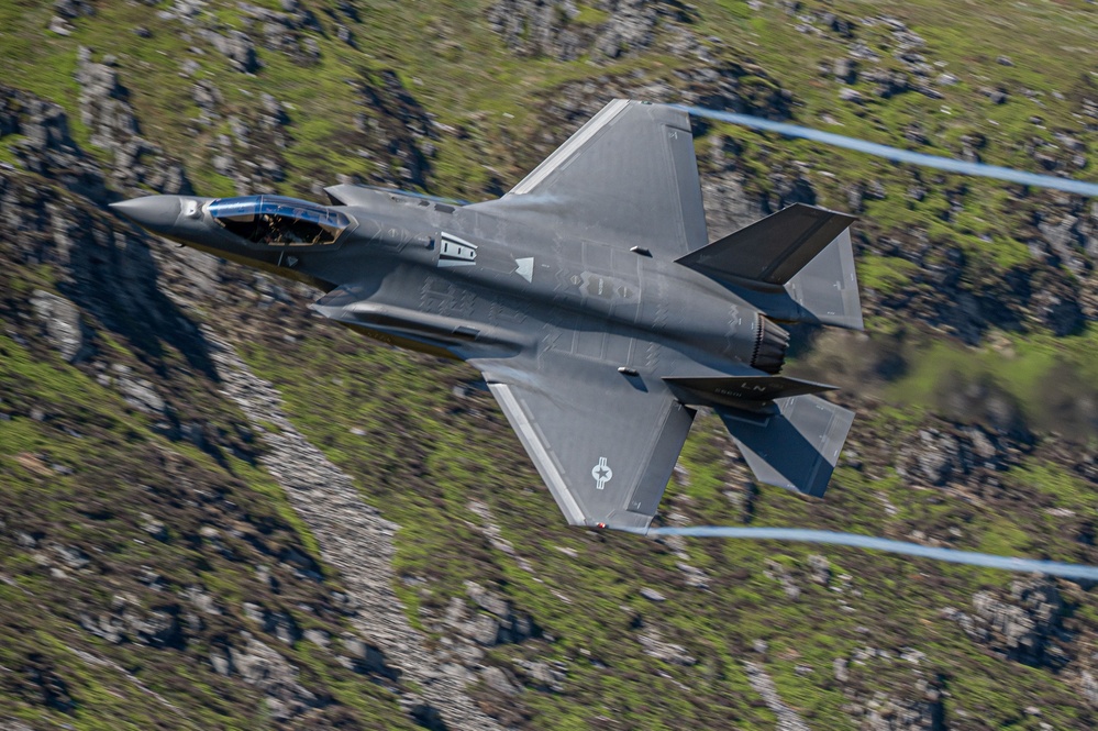 F-35s conduct low-level training in Wales