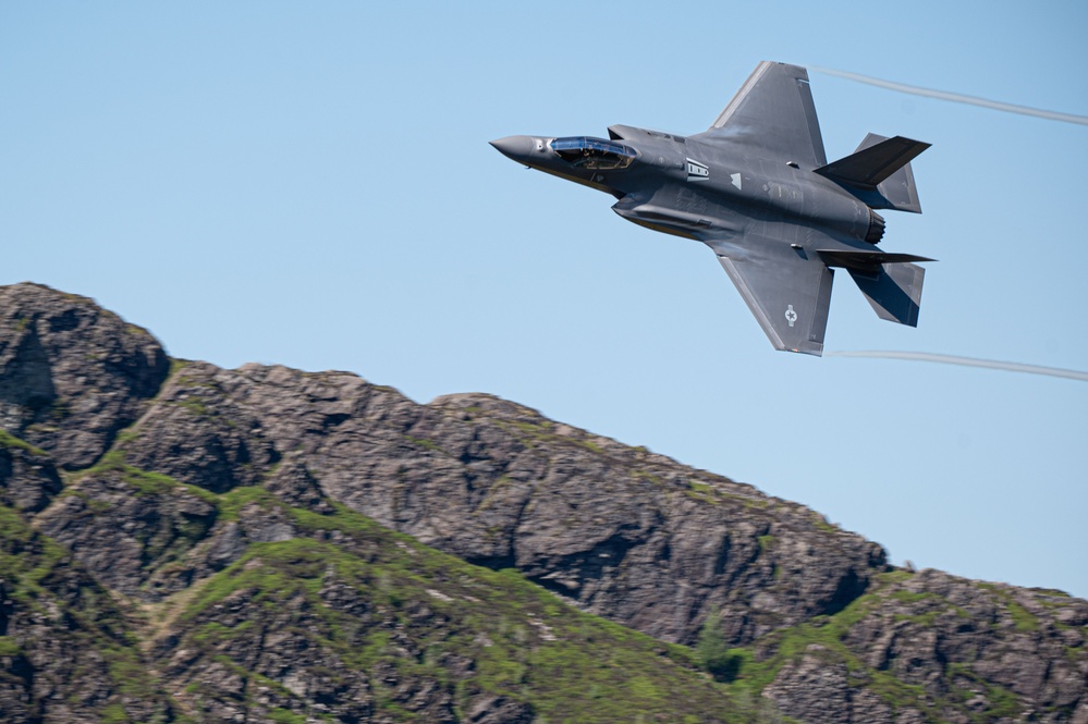 F-35s conduct low-level training in Wales