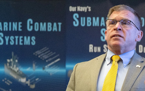 PEO UWS executive director stresses the importance of submarines during May 19 visit to NUWC Division Newport