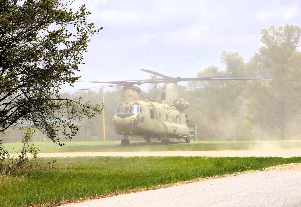 CH-47 Chinook crew helps Army Reserve competitors for Best Squad competition at Fort McCoy