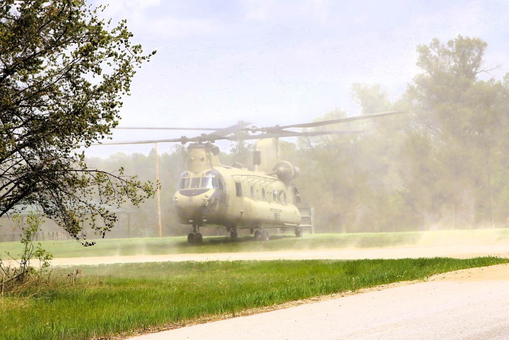 CH-47 Chinook crew helps Army Reserve competitors for Best Squad competition at Fort McCoy