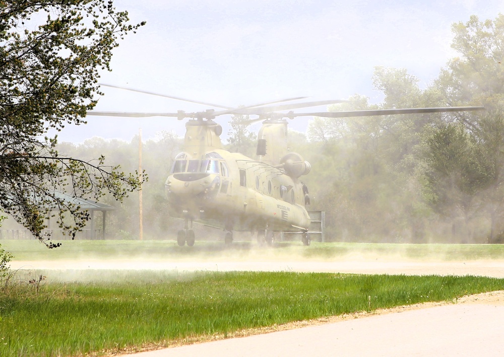 CH-47 Chinook crew helps Army Reserve competitors for Best Squad competition at Fort McCoy