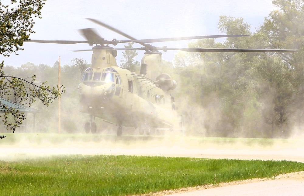 CH-47 Chinook crew helps Army Reserve competitors for Best Squad competition at Fort McCoy