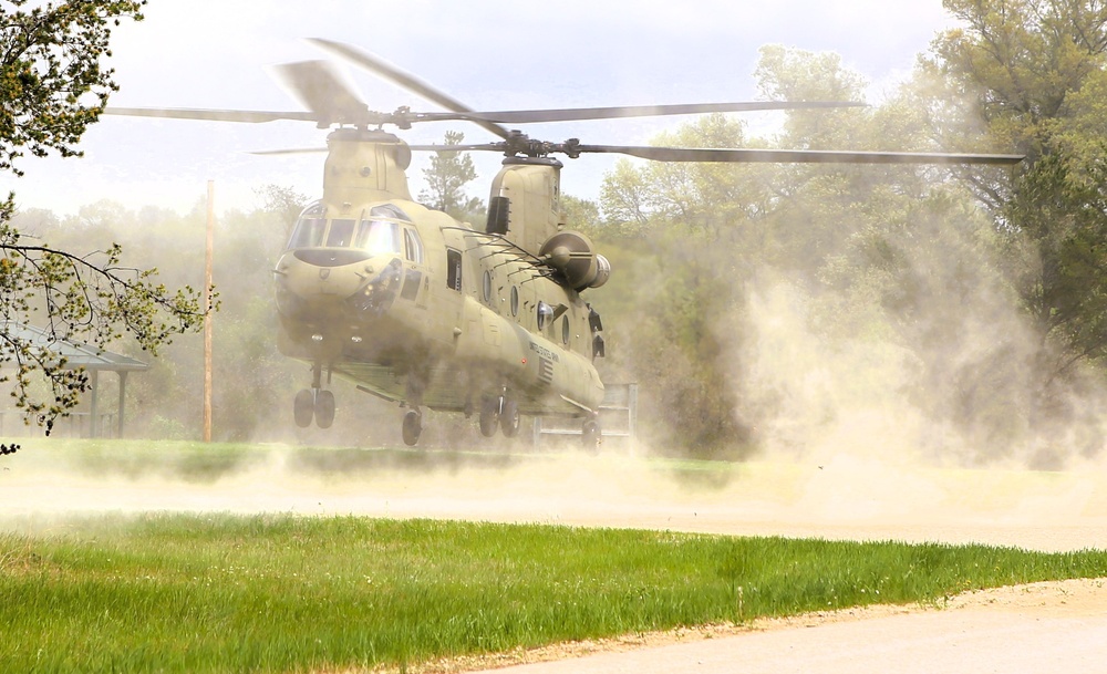 CH-47 Chinook crew helps Army Reserve competitors for Best Squad competition at Fort McCoy