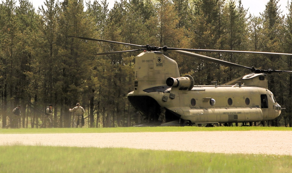 CH-47 Chinook crew helps Army Reserve competitors for Best Squad competition at Fort McCoy